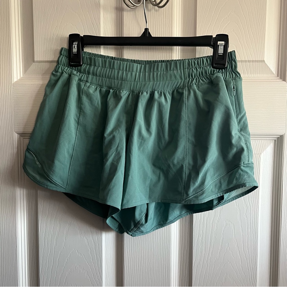 Lululemon Hotty Hot low rise lined 4” size 8 Tall